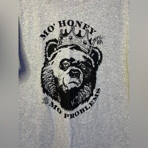 Graphic T-shirt Mo' Money Mo' Problems".